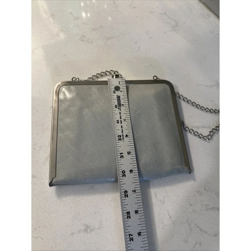 HOBO INTERNATIONAL Vintage Kiss-Lock Frame Clutch Bag Light Green Leather Chain